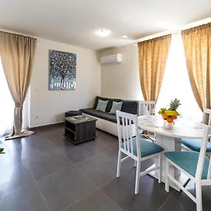 Leondori Apartment